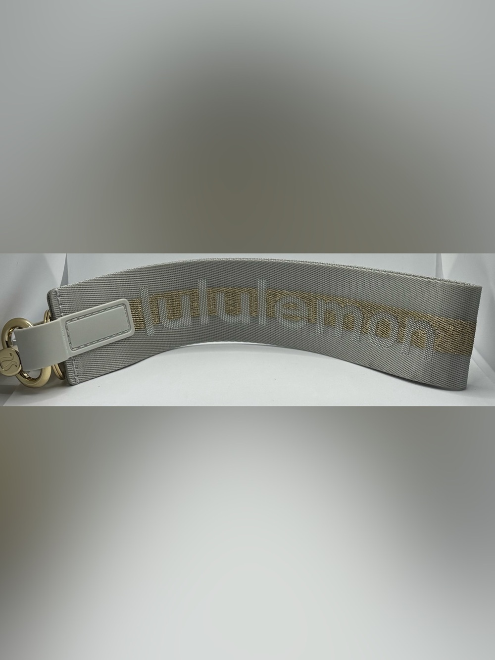 Lululemon Never Lost Keychain Vapor Gold NWT - Picture 4 of 4